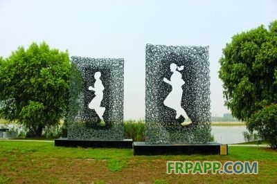 這個(gè)雕塑叫做“奔向明天”。 李強(qiáng) 攝