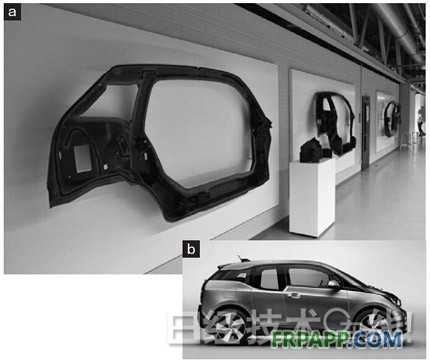 圖2：寶馬的純電動汽車“i3” i3的上部骨架采用熱固化CFRP制造。（a）為主要部件的外觀。碳纖維的顏色為黑色。（b）為i3的外觀。在日本的價格為499萬日元（含稅）起，充滿電后的續(xù)航距離為229km（JC08模式）。